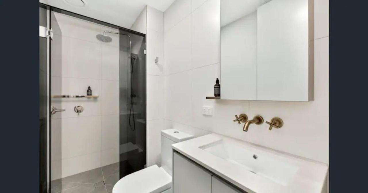 New Spacious 2 Bedroom With Gorgeous City Views Melbourne Esterno foto